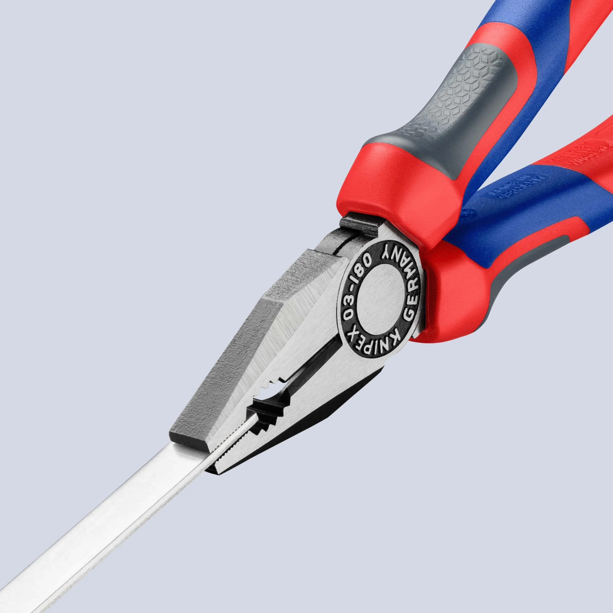 Knipex Pinces universelles, 180 mm, avec tranchants pour fils doux (Cuivre) et durs (Fil d'acier), saisit les matériaux plats et ronds, 03 02 180
