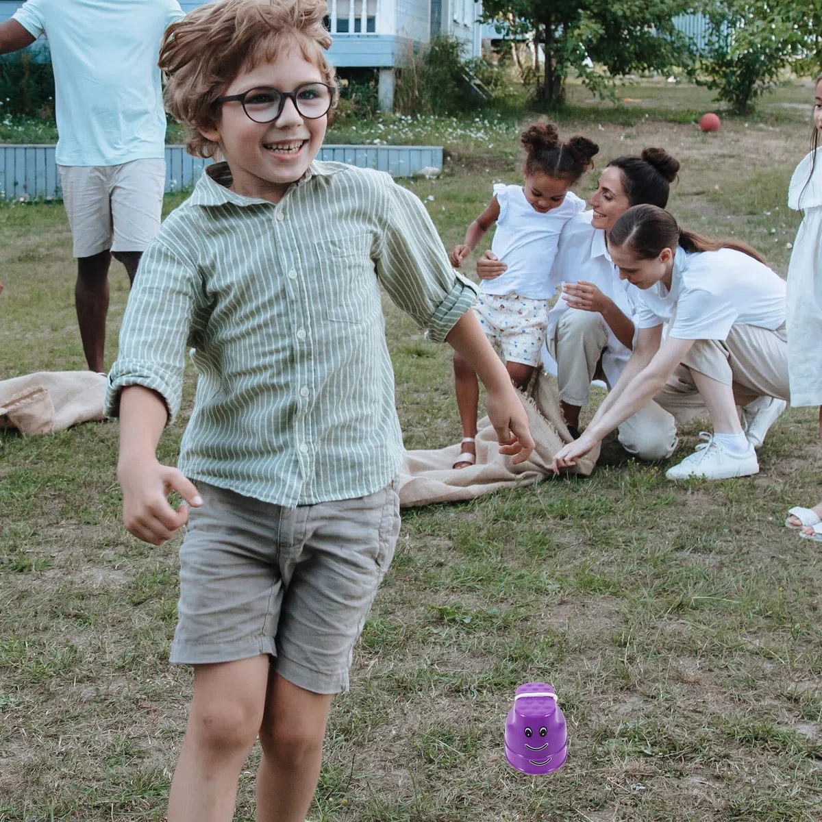 Échasses en Plastique Colorées pour Garçon et Filles 4 Paires Seaux D'équilibre Intégrés, Jouets Sportifs Éducatifs pour Activités de Plein Air et Développement Motricité