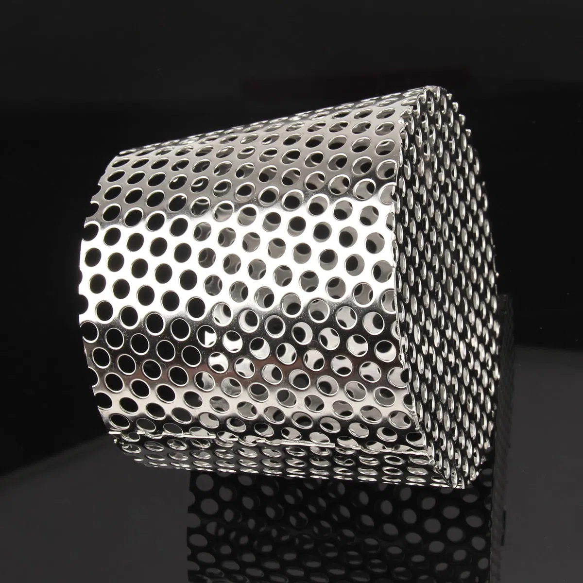 Vaskula 2 Pièces Crapaudine de Gouttière 90-110mm Grille Gouttière Anti Feuilles 304 en Acier Inoxydable Protege Gouttiere Contre Les Feuilles Argenté Grillage Gouttiere pour Éviter Les Blocages